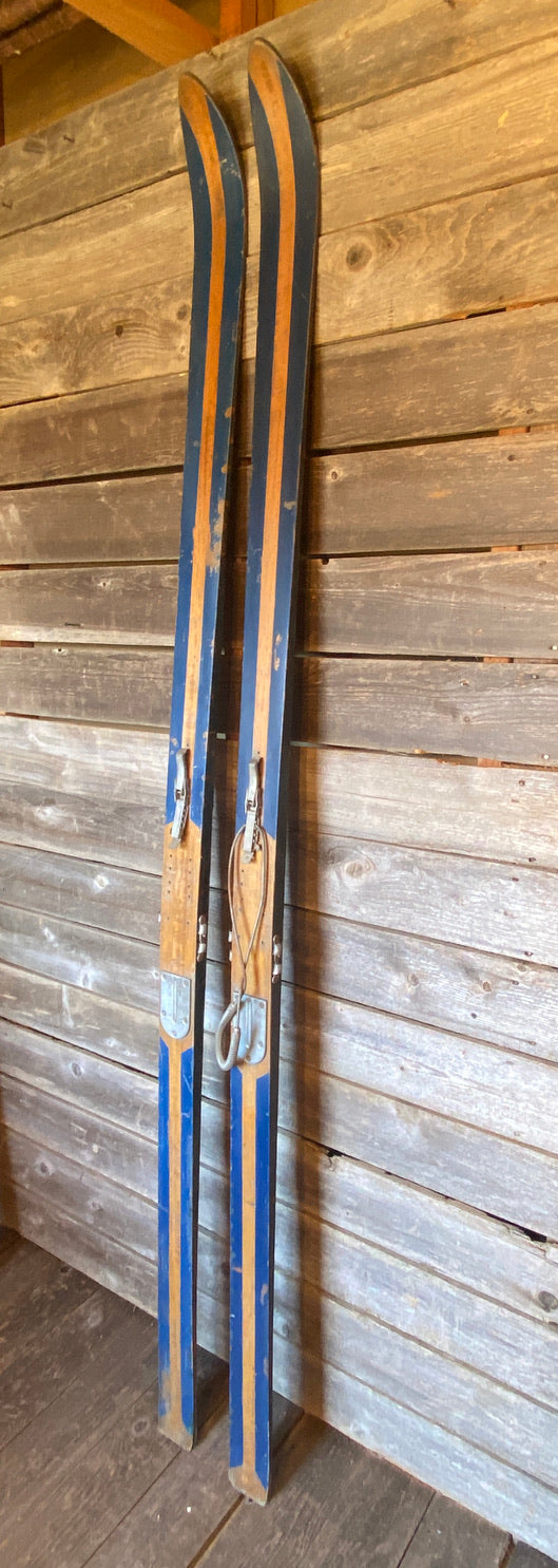Antique Jumping Skis