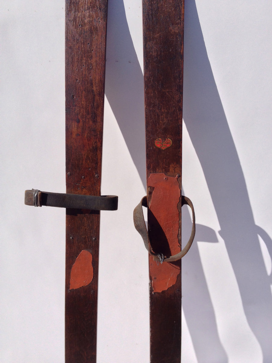 Antique Winner Line USA Skis