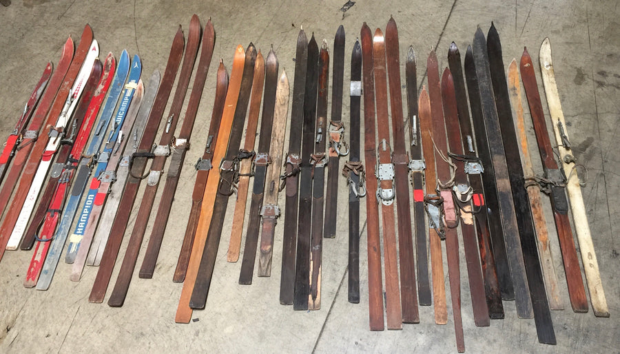 Single skis for wall decor