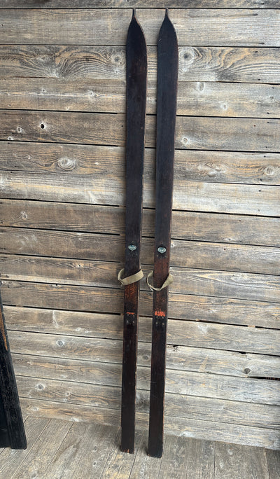 Antique Winner Line USA Skis