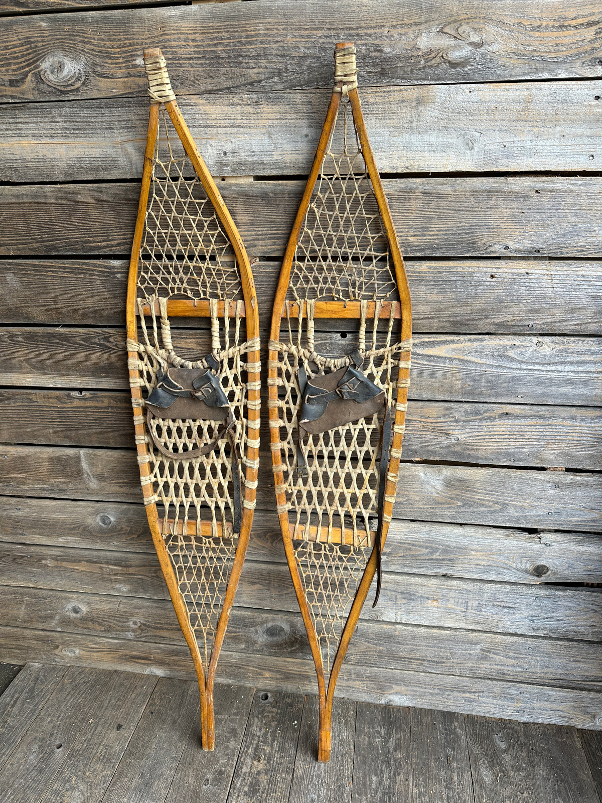 Ojibwa Pointed Tip Wood Snowshoes