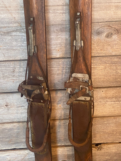 Antique Broadmount Downhill Skis