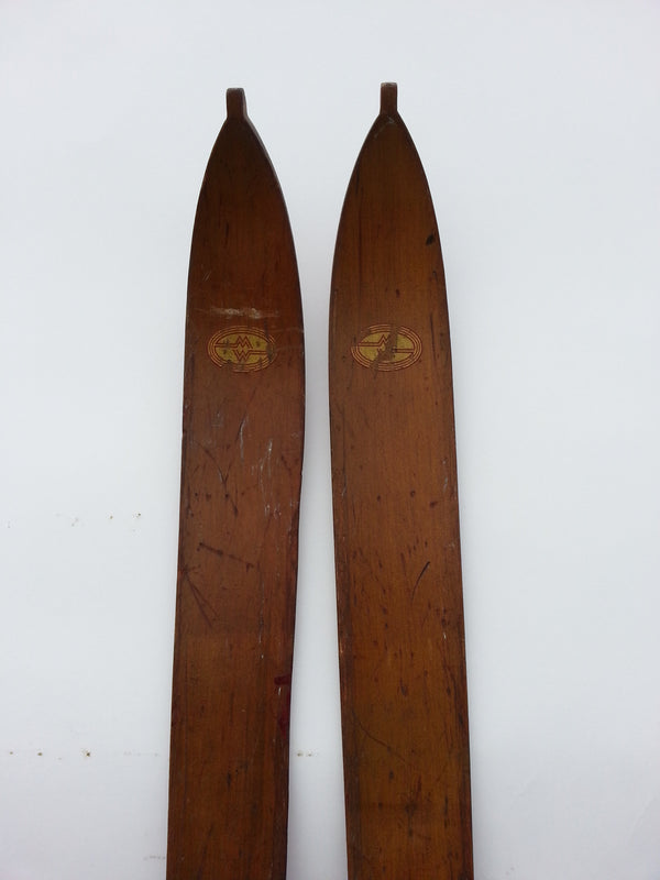 11-MapleDownhillSkis-