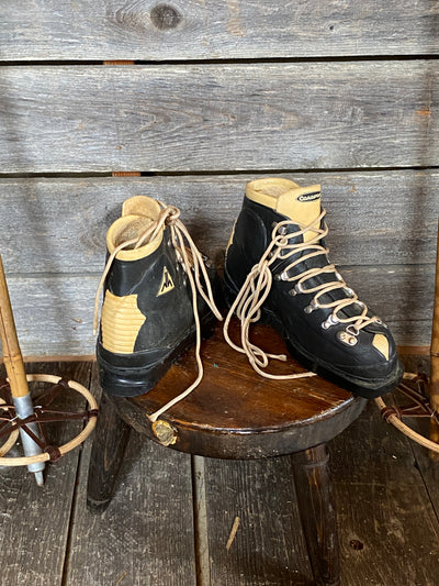 Vintage Fujikara Caravan Children's Ski Boots