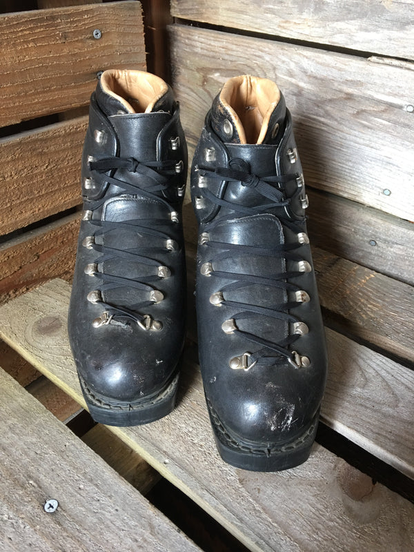 Classic mountaineering hot sale boots