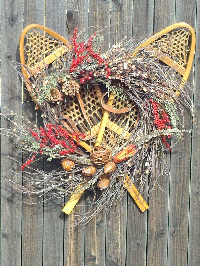 Snowshoe Wreath - Natural Foliage