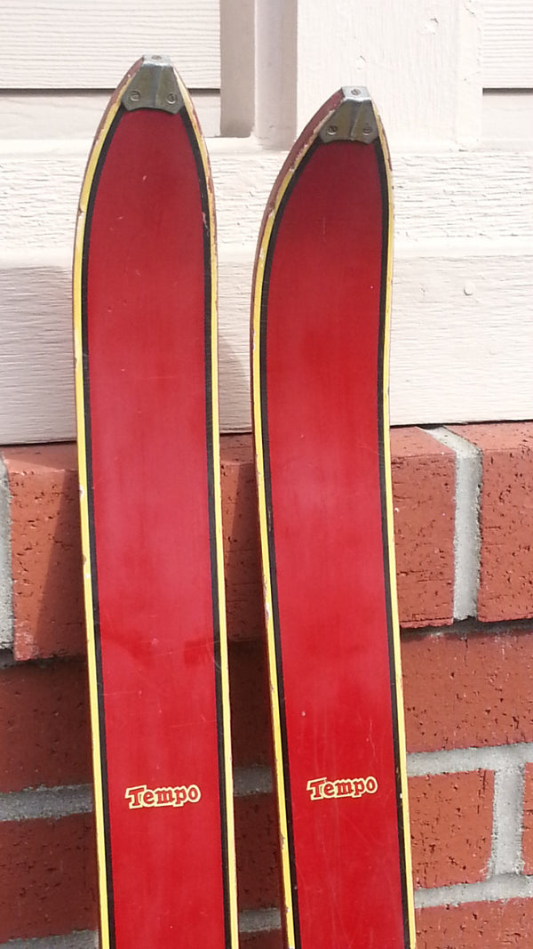 vintage_child_skis_tempo_brand
